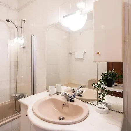 Sunny Seaside Escape Apartamento