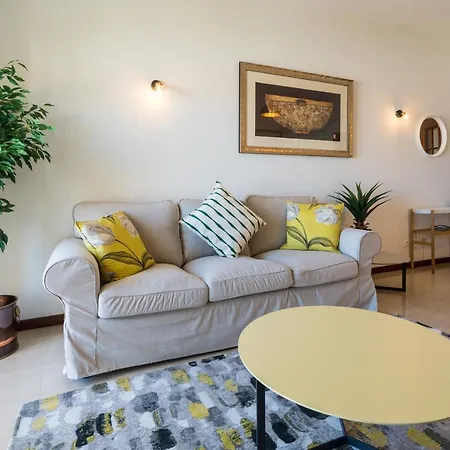 Sunny Seaside Escape ラゴス