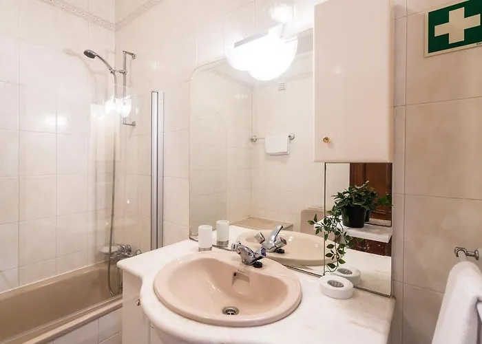 Sunny Seaside Escape アパート