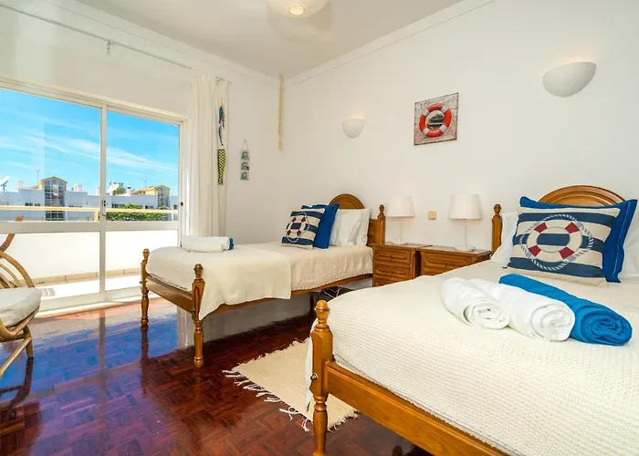 Sunny Seaside Escape Apartman *